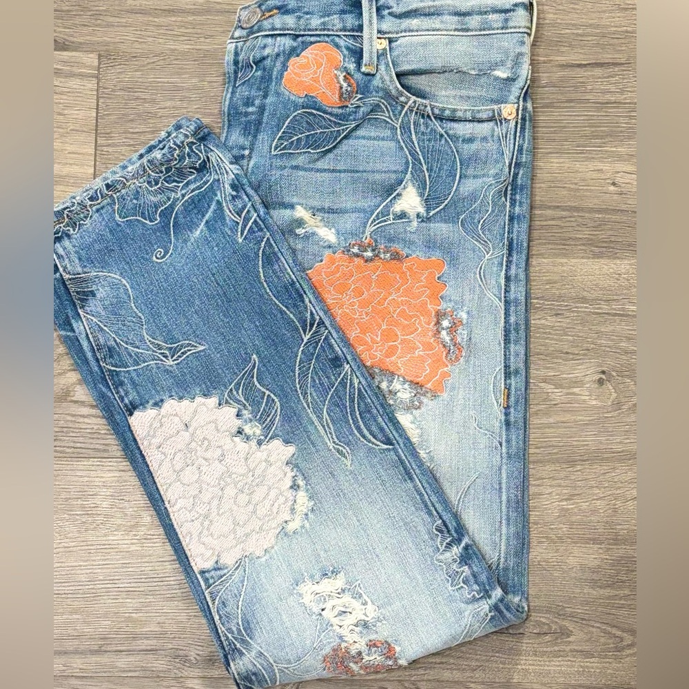 NWOT-True Religion-Liv Embroidered Crop Boyfriend Skinny Jeans-Size 29